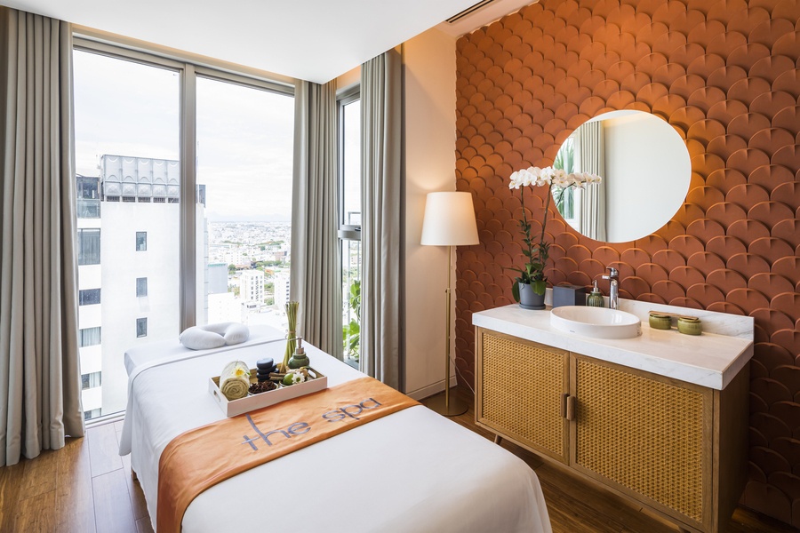 Tất tần tật về nghề khách sạn và Những tố chất cần có để trở thành một nhà làm nghề khách sạn?