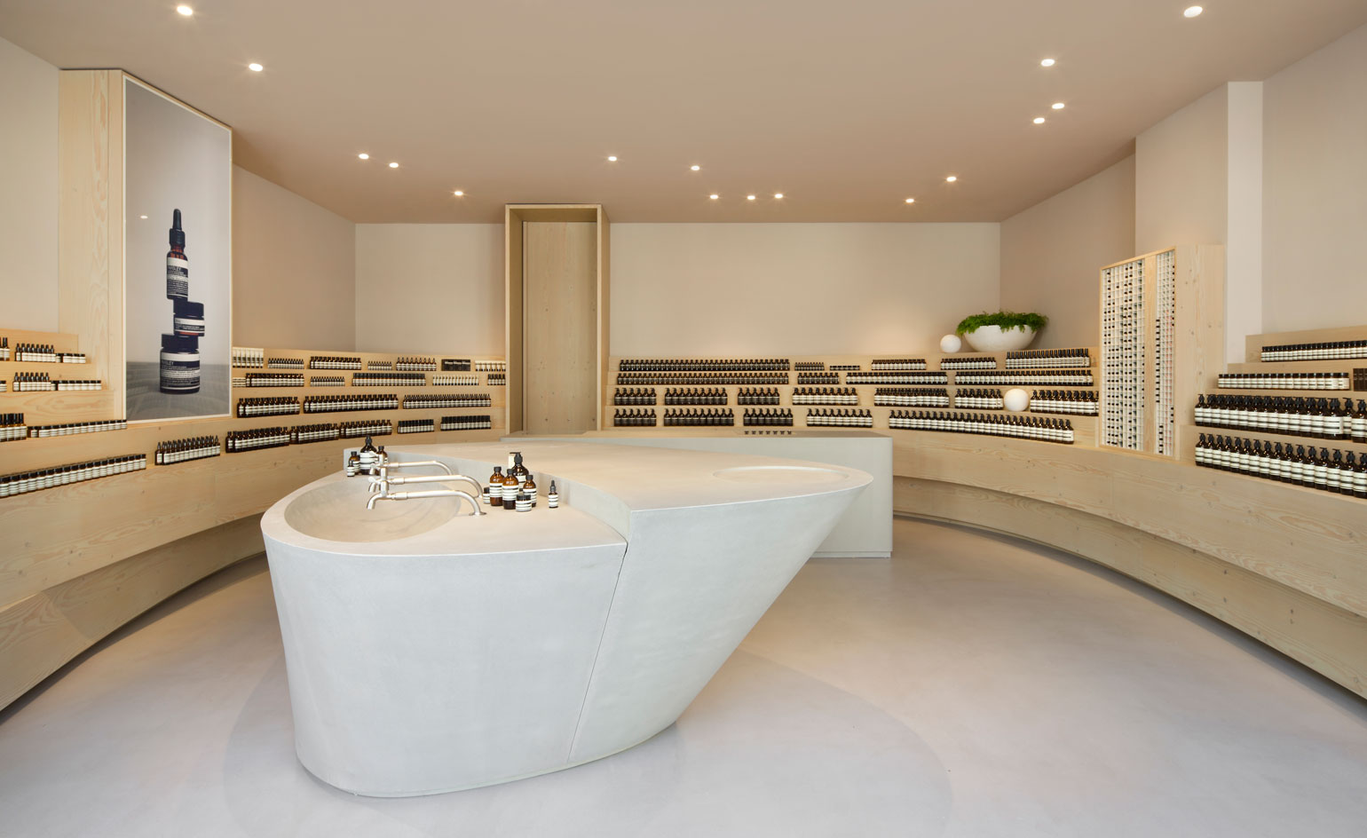 thiết kế shop mỹ phẩm 20m2