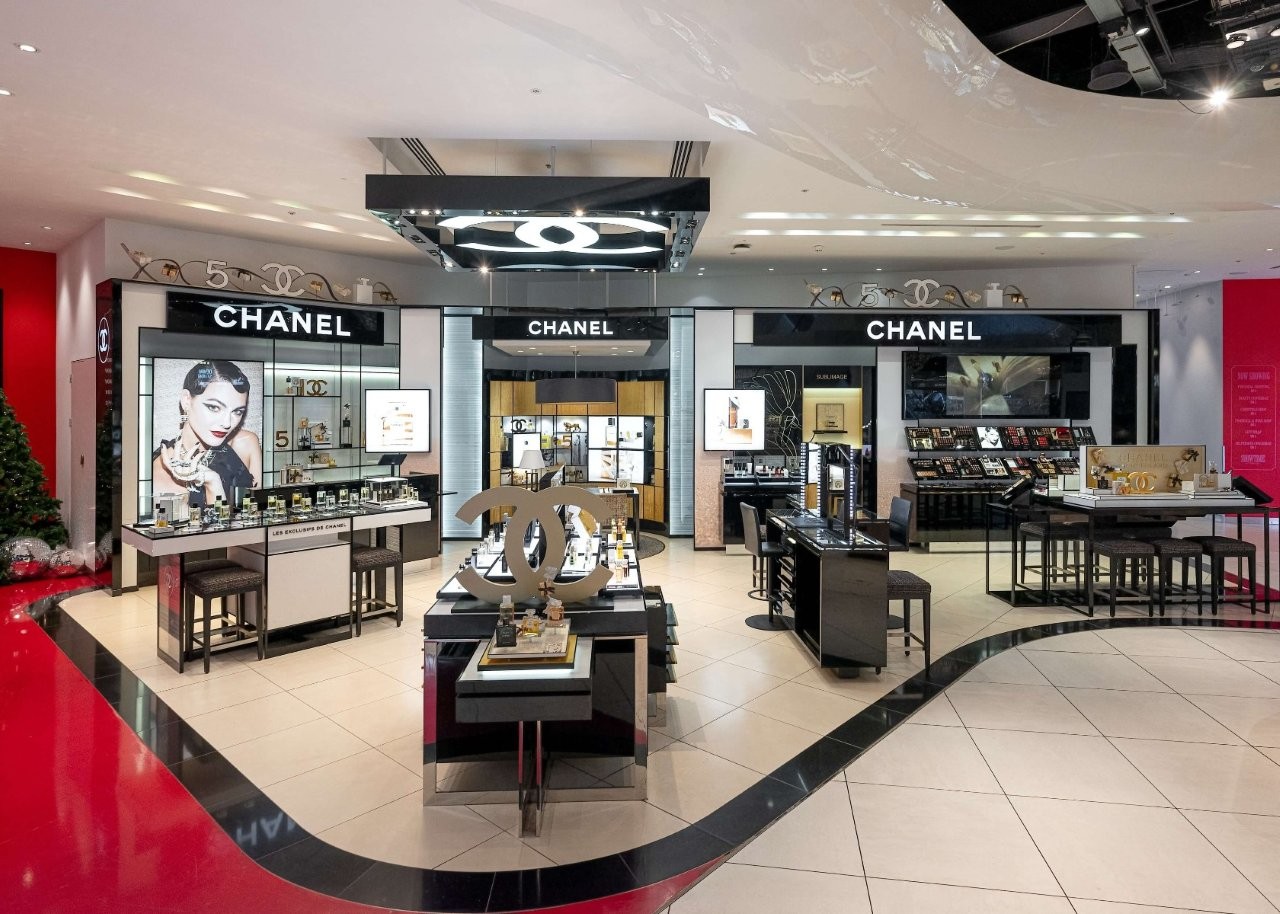 nội thất cửa hàng mỹ phẩm